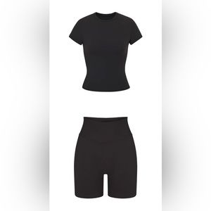 SKIMS SOFT SMOOTHING T-SHIRT AND SHORT SET